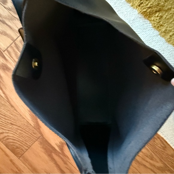 Elegant Black Leather Shoulder Bag Set - Picture 3 of 3